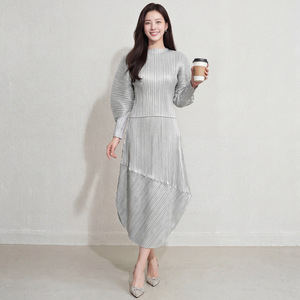 PY 2026 Summer New Arrival Hot Miyake Pleated Evening Plus Size Beige Lantern Sleeve Dress Plus Size Women's Clothing Wholesale - Product Image 6