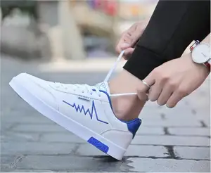 Chaussures <span class=keywords><strong>pour</strong></span> hommes, nouvelles chaussures basses de sport décontractées de couleur unie douce, chaussures respirantes à lacets <span class=keywords><strong>pour</strong></span> hommes, nouveaux styles - Product Image 1