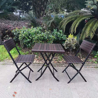 Ensemble de table et de chaises de bistrot d'extérieur en rotin PE pliable moderne, résistant aux intempéries, pour usage hôtelier