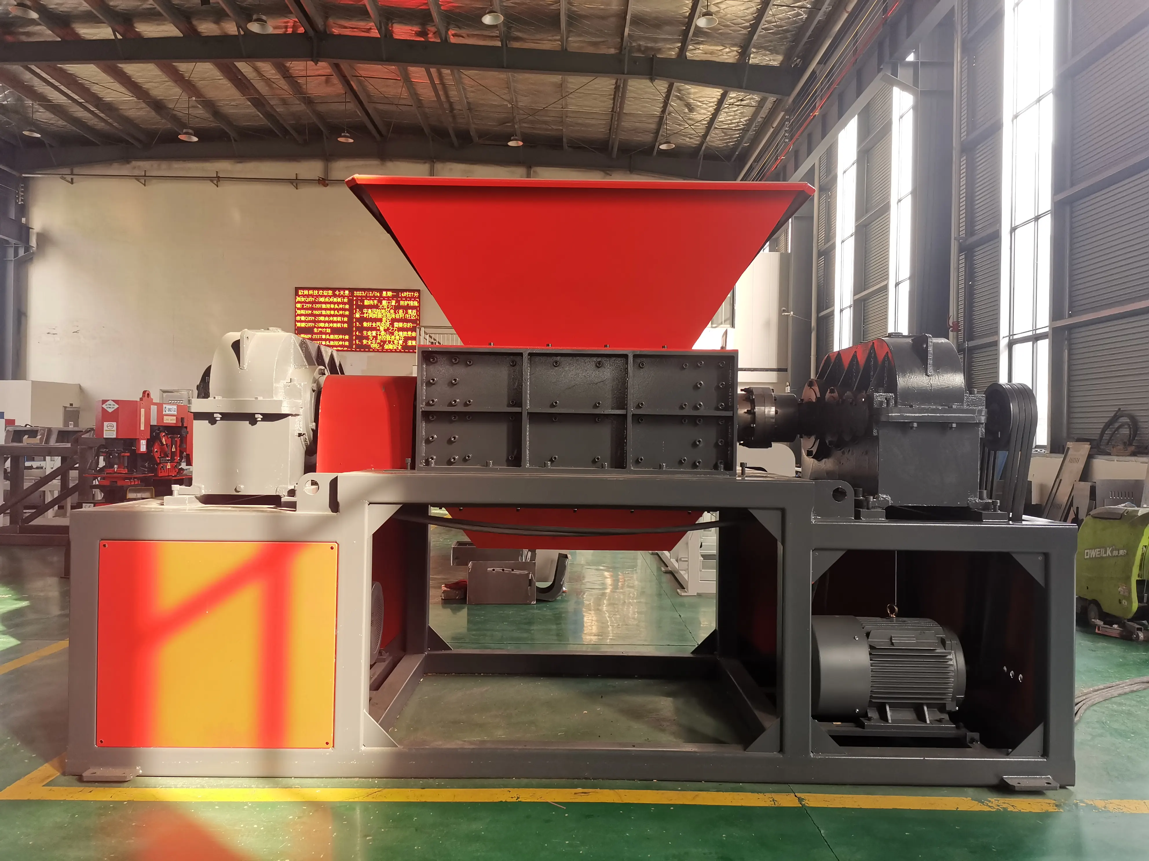 Double shaft Recycle solid waste Metal plastic rubber shredding crusher price recycling Tyre Tire shredder machine for sale