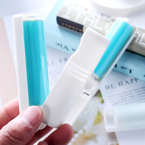 Portable Lint Roller Washable Foldable Plastic TPR Clothes Cleaner Random Color - Product Image 4