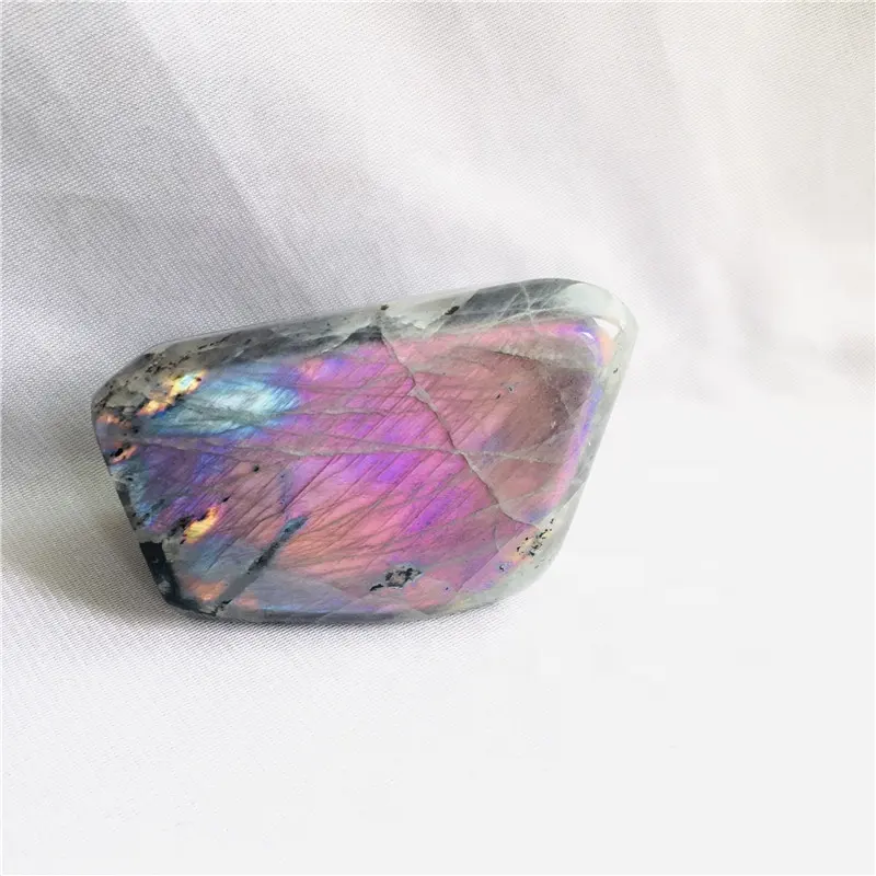 Großhandel hochwertige Heil kristall polierte Steine lila Licht Labradorit freie Form für die Dekoration