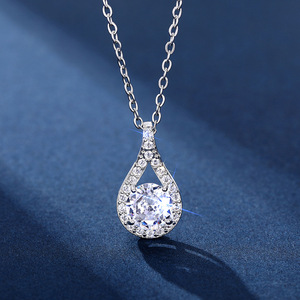 Collana con Pendente a Goccia d'Acqua in Argento con Cristallo Strass Taglio Brillante Rotondo, Montatura a Griffe, Stile Classico per Donna, Uso Quotidiano - Product Image 1