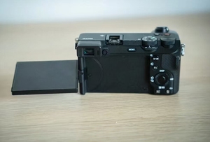 กล้องดิจิตอลมือสอง APS-C BSI-CMOS Sensor รุ่น A6700 ความละเอียด 26MP บันทึกวีดีโอ 4K กล้องอัลฟ่า A6700 - Product Image 2