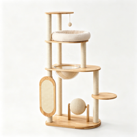 ScratchTower 127cm Arbre à chat moderne en bois d'hévéa, griffoir vertical en sisal, bol-capsule en acrylique transparent, nid en peau de mouton, carton roulant