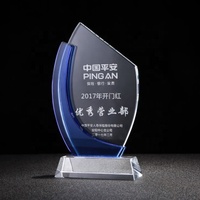 Trophées en verre personnalisés en gros de Guangzhou, trophées en verre K9 avec sublimation, trophée en verre avec base bleue