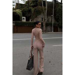 ชุดสูทลำลองสีเบจสำหรับสุภาพสตรีทำงาน ตกแต่งด้วยจีบและกระดุม เหมาะสำหรับฤดูร้อน - Product Image 1