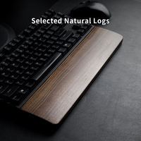 Repose-poignet ergonomique en bois de noyer pour clavier.