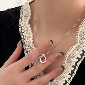Collar Geométrico de Plata de Ley S925 Yinruitai, Cadena de Hueso de Serpiente con Círculos Ovalados Irregulares, Cadena de Clavícula Multicapa para Uso Diario - Product Image 2