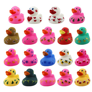 Jouet de bain canard jaune couineur pour bébés, en forme de cœur, pour la Saint-Valentin, vente en gros - Product Image 4