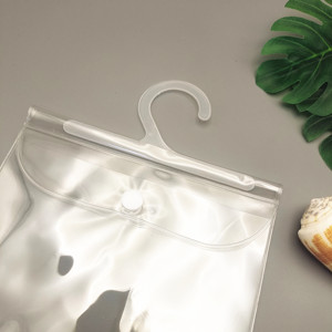 Sac d'emballage flexible transparent en PVC personnalisé avec crochet pour cintre, sac de rangement en PVC - Product Image 3
