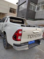 Barre de retournement blanche de qualité supérieure pour Toyota Hilux-Protection robuste pour les aventures tout-terrain Améliore la sécurité et le style tout-terrain