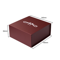 Boîte rigide pliable à fermeture magnétique, portable et peu encombrante, rouge bordeaux de luxe, avec ruban imprimé personnalisé pour chaussettes