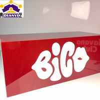 Boîte lumineuse publicitaire en acrylique rouge d'extérieur, boîte lumineuse en acrylique, signalisation, boîte lumineuse en acrylique carrée, affichage de signalisation