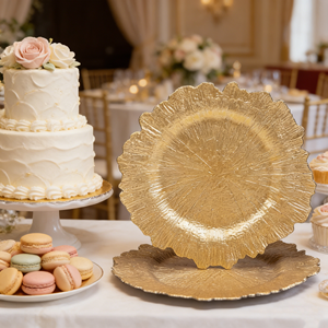 Assiettes de présentation de luxe de 13 pouces, plaquées or, au design élégant de style russe européen rouge, pour mariages, réceptions d'affaires et événements d'entreprise - Product Image 1