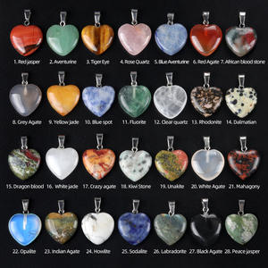Pendentifs en <span class=keywords><strong>cristal</strong></span> sculpté en forme <span class=keywords><strong>de</strong></span> <span class=keywords><strong>coeur</strong></span> - Product Image 3