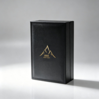 Boîte de présentation verticale chic et élégante en cuir PU noir grainé pour parfum, coffret cadeau pour homme, pour marque