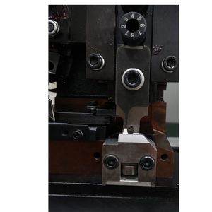 Engaste de alimentación directa troquel Prensa troquel terminal cable Europeo y aplicador de prensado de bandera para la venta - Product Image 4