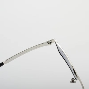 Occhiali da Sole Quadrati in Metallo Argento Premium Unisex UV400 TAC Polarizzati con Doppio Ponte, Occhiali Durevoli Anti-Riflesso per la Guida - Product Image 5