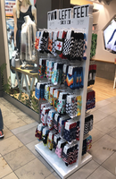 Présentoirs à chaussettes Ray personnalisés avec logo, à poser sur comptoir ou à suspendre au sol, présentoirs double face en bois et métal pour magasins de vêtements