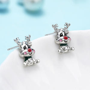 Lindos pendientes de renos, diseño de dibujos animados en aleación plateada, para regalo unisex, joyería. - Product Image 4