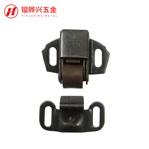 Loquet de porte métallique Yihuaxing en fer à roue unique pour armoire et placard, conception industrielle durable - Product Image 4
