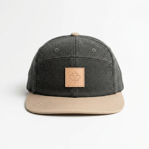 Casquette vintage 5 panneaux structurée à profil moyen en laine grise pour l'hiver, idéale pour le camping, avec patch en cuir personnalisé – Vente en gros - Product Image 1