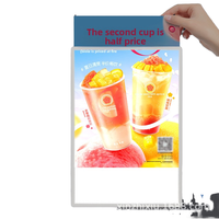 Caisson lumineux d'ascenseur à LED en verre trempé ultra-mince avec cadre en aluminium intérieur pour la publicité de thé au lait Caractéristiques de dessin intégrées