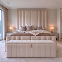 Ensemble de lit capitonné de luxe moderne avec capitonnage vertical, lit King/Queen avec banc et ottoman, mobilier de chambre crème OEM ODM