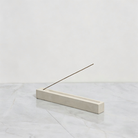 Brûleur d'encens artisanal en pierre texturée, design long et élancé, décoration zen pour espace de méditation, ornement de table pour salle de yoga