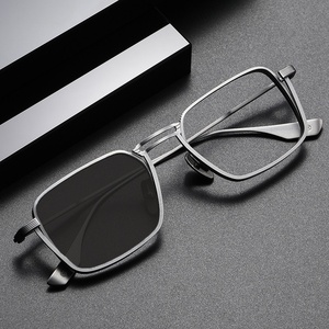 Lunettes carrées rétro anti-lumière bleue à monture intégrale, photochromiques, élégantes pour hommes, style ingénierie scientifique - Product Image 1