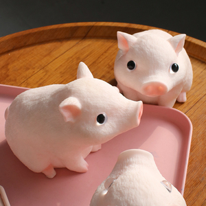 Adorable jouet à presser en forme de cochon, en TPR souple, anti-stress et sensoriel, cadeau idéal pour les garçons, les filles et les enfants - Product Image 1