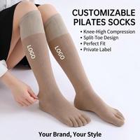 Chaussettes de yoga et de Pilates pour femmes, à cinq doigts, avec logo personnalisé, en coton respirant, à compression, pour la barre et le fitness, au-dessus du genou