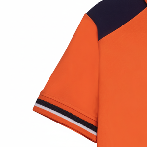 เสื้อโปโลทรงคลาสสิก ออกแบบมาเพื่อความสบายและทนทาน ผ้าเนื้อบางเบาช่วยให้คุณรู้สึกเย็นสบาย เหมาะสำหรับใส่ทำงานในออฟฟิศหรือใส่ลำลองในฤดูร้อน - Product Image 1