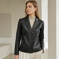 Veste en cuir de mouton pour femme avec col en V et revers crantés