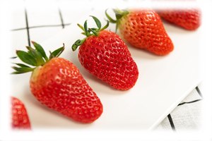 <span class=keywords><strong>Fresas</strong></span> enteras naturales liofilizadas FD de sabor dulce al por mayor, 10 kg a granel, envasadas al vacío, snack de origen Shandong - Product Image 3