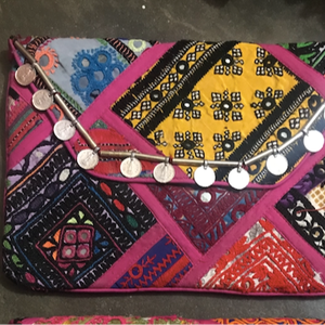 Bolso de noche antiguo Rabari bordado a mano Banjara Tribal Kuchi - Product Image 1