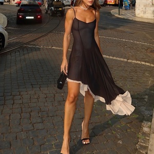 เดรสสายเดี่ยวแต่งระบายขอบไม่สมมาตรสไตล์เซ็กซี่สำหรับวันหยุดพักผ่อนปี 2026 สำหรับผู้หญิง ดีไซน์คอวีทรงมินิเดรส - Product Image 1