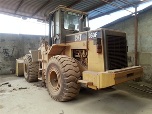 รถตักล้อยางมือสองคุณภาพดี CAT 960F รถตักหน้า CAT 960F มือสอง สภาพสมบูรณ์ ขายดีในเซี่ยงไฮ้ - Product Image 2