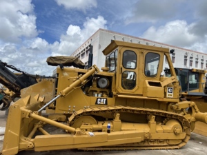 รถดันดิน Caterpillar D7G มือสองที่ผ่านการตรวจสอบแล้ว, พร้อมอุปกรณ์วินซ์เสริม, ระบบช่วงล่างที่ทนทาน, รถดันดินมือสองที่เชื่อถือได้ - Product Image 1