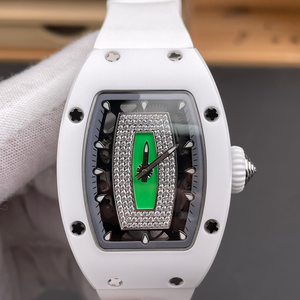 Reloj deportivo mecánico con una elegante Esfera de esqueleto y diseño de cuerda automática. - Product Image 1