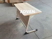 Bureau d'enseignant en bois durable avec structure en acier, design ergonomique pour mobilier de classe scolaire