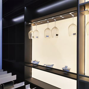 Vitrine de sortie d'alimentation bouteille d'alcool armoire présentoirs à la main <span class=keywords><strong>whisky</strong></span> baril magasin d'alcool étagère avec serrure et clé - Product Image 5