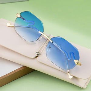 Nuevas Gafas de Sol sin Marco Estilo Europeo Americano para Mujer, Diseño de Cabeza de Serpiente con Borde de Corte de Diamante, Protección UV400, Marco de Aleación de Zinc - Product Image 3