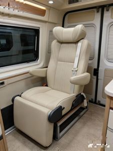 Siège-lit de <span class=keywords><strong>camping</strong></span>-<span class=keywords><strong>car</strong></span> AutoLiuma personnalisé en cuir, dossier haut confortable, appuie-tête et dossier réglables, manuel/électrique en option - Product Image 4