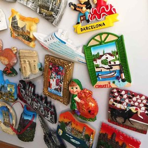 La fábrica ofrece al por mayor <span class=keywords><strong>souvenirs</strong></span> turísticos, artesanías pintadas y imanes para refrigeradores de todo el mundo. - Product Image 4