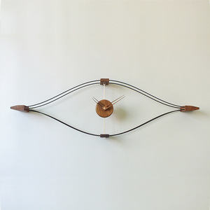 Reloj de pared nórdico moderno para el hogar, creativo diseño <span class=keywords><strong>español</strong></span> de latón, reloj de pared elegante silencioso con forma de ojo de madera maciza de nogal negro - Product Image 4