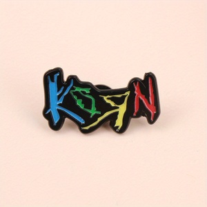 Spilla Distintivo in Metallo Smaltato con Logo Rock <span class=keywords><strong>Kiss</strong></span> dei Beatles, Divertente, Regalo per Appassionati di Musica e Amici - Product Image 1