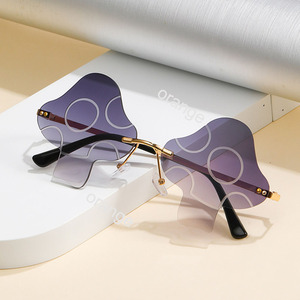 แว่นกันแดดทรงเห็ดสำหรับผู้หญิงผู้ชาย ทรงไม่สมมาตรไร้กรอบโลหะ แว่นกันแดดแฟชั่นสำหรับงานปาร์ตี้สีลูกกวาด - Product Image 2