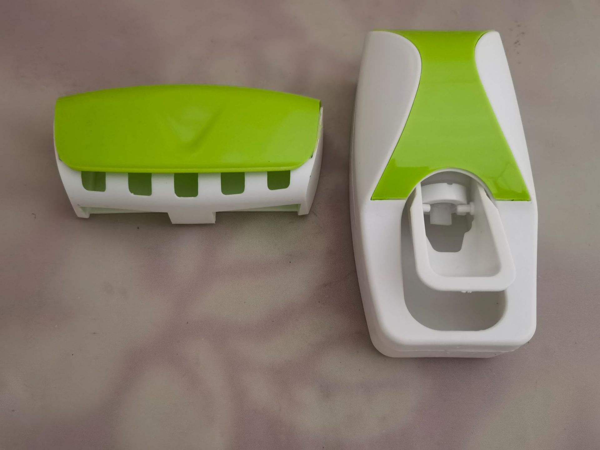 สีเขียว